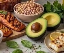 Bowl de garbanzos, aguacate y pollo