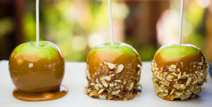 manzana verde con caramelo y nuez