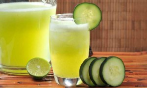 Agua de pepino y limón
