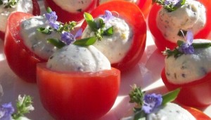 tomates rellenos con queso y guacamole