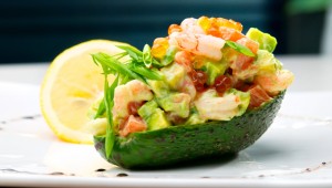 Aguacate relleno de Panela y pollo