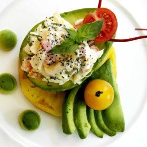 Aguacate relleno de Panela y pollo