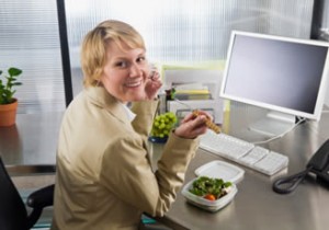 Tips para comer sanamente en el Trabajo