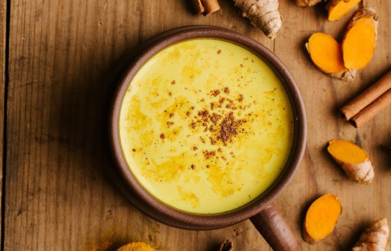 Leche dorada, bebida milenaria. Los beneficios de la medicina milenaria a tú alcance. Leche dorada, bebida milenaria. Los beneficios de la medicina milenaria a tú alcance.